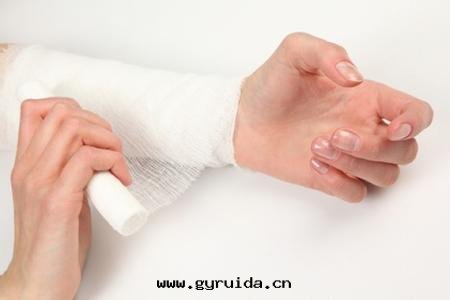 急救手(shǒu)册(cè)之(zhī)木(mù)刺傷如(rú)何急救