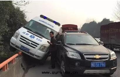 痛定(dìng)思痛！由(yóu)急救車遇車禍四(sì)死一(yī)傷想(xiǎng)到(dào)的(de)