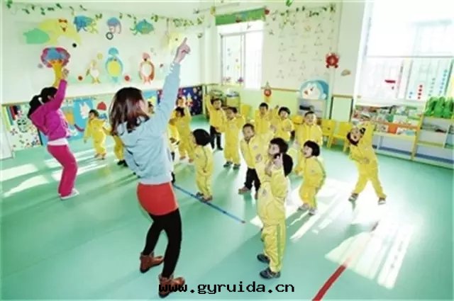 如(rú)何應(yìng)对(duì)發(fà)热幼兒?