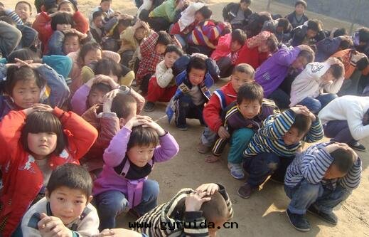 急救包(bāo)加盟:學(xué)校(xiào)地(dì)震逃生(shēng)知識