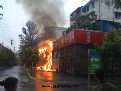 養成好(hǎo)習慣，床(chuáng)头不(bù)吸烟