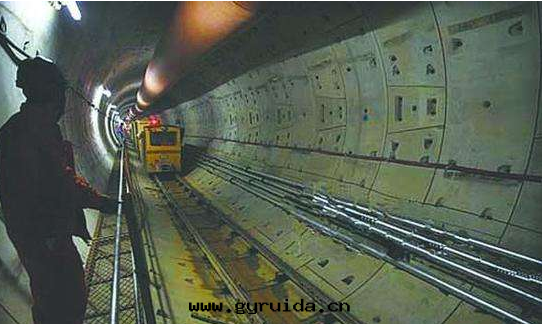 熟記(jì)安(ān)全(quán)出(chū)口湿(shī)布捂口鼻(bí) 地(dì)铁(tiě)火(huǒ)災切(qiè)勿砸窗(chuāng)