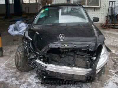 乘坐汽車 發(fà)生(shēng)事(shì)故應(yìng)該怎麼(me)辦(bàn)