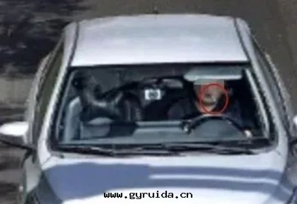 開(kāi)車叼牙(yá)線(xiàn)棒被(bèi)罰?最(zuì)新(xīn)回(huí)應(yìng)来(lái)了(le)!