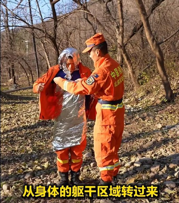 冬季戶外(wài)必备｜保温(wēn)毯(tǎn)的(de)正(zhèng)确使用(yòng)方法(fǎ)