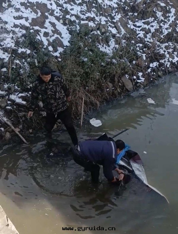 寒水(shuǐ)救人(rén)！曹縣(xiàn)两(liǎng)男子英勇施救，鎮(zhèn)政(zhèng)府申報見(jiàn)義勇为(wèi)