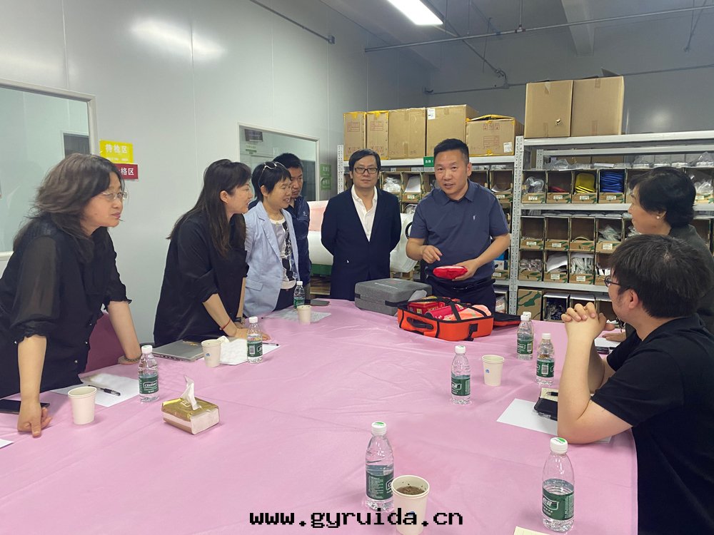 北(běi)京(jīng)市(shì)順義區(qū)藥監局第(dì)五(wǔ)分(fēn)局調研北(běi)京(jīng)紅(hóng)方醫療器械有(yǒu)限公(gōng)司:助力應(yìng)急醫療企業發(fà)展(zhǎn)