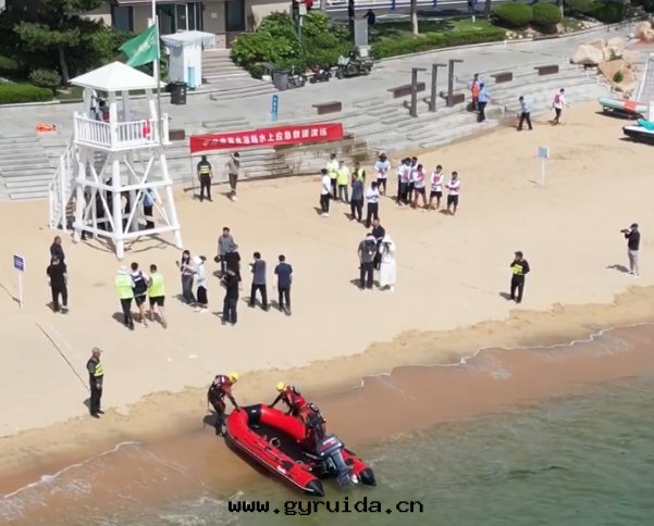 海(hǎi)濱度(dù)假旅遊:水(shuǐ)上(shàng)應(yìng)急演練築安(ān)全(quán)防線(xiàn),專業守護伴您暢享夏日(rì)
