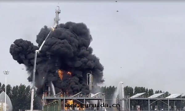 事(shì)故應(yìng)急救援行動(dòng)演習:1万(wàn)立方米(mǐ)儲罐(guàn)火(huǒ)災爆炸的(de)應(yìng)对(duì)之(zhī)道(dào)