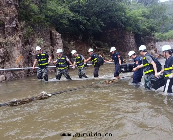 紅(hóng)立方为(wèi)房(fáng)山(shān)區(qū)政(zhèng)府提(tí)供防洪應(yìng)急物(wù)資裝(zhuāng)备及(jí)器材：暴雨(yǔ)来(lái)襲，房(fáng)山(shān)啟動(dòng)防汛一(yī)級應(yìng)急響應(yìng)！