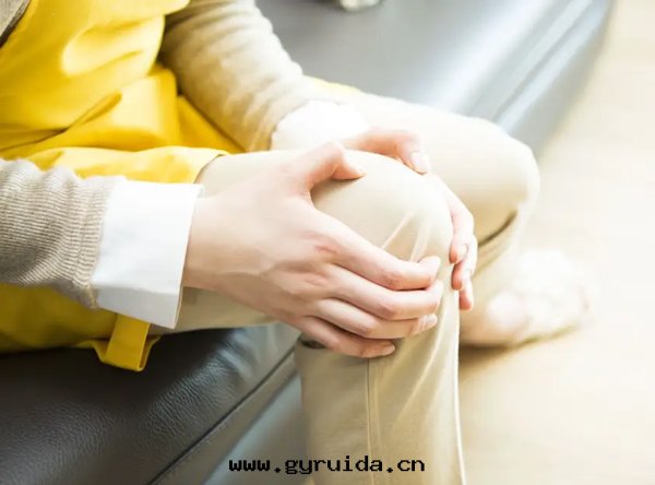 最(zuì)傷害膝蓋的(de)行为(wèi),不(bù)是(shì)爬樓!而(ér)是(shì)頻繁去(qù)做这(zhè) 3 件(jiàn)事(shì)