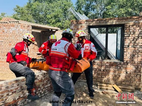 青(qīng)海(hǎi)紅(hóng)十字(zì)会(huì)2025應(yìng)急救援演練:守護高(gāo)原生(shēng)命防線(xiàn)