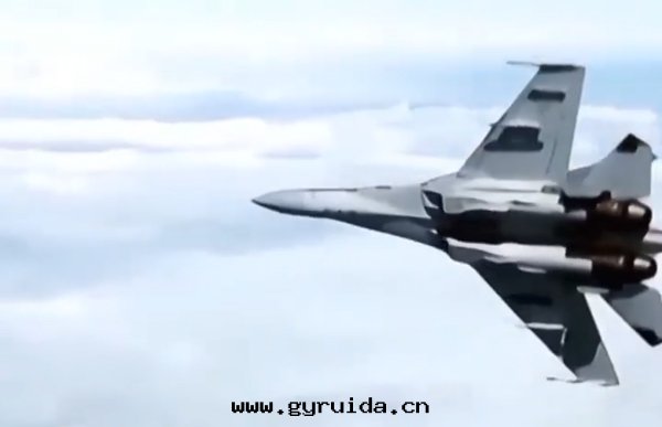 天(tiān)安(ān)門(mén)广场(chǎng)，九(jiǔ)三(sān)閱兵，曆史将再次(cì)見(jiàn)证中國(guó)航空(kōng)力量(liàng)的(de)全(quán)新(xīn)高(gāo)度(dù)