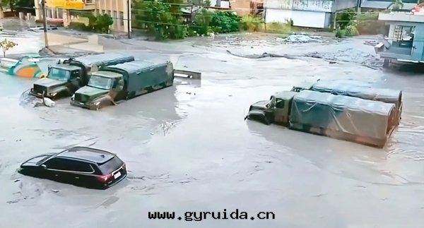 台(tái)湾花(huā)蓮縣(xiàn)遭(zāo)遇暴雨(yǔ)洪水(shuǐ)侵襲，災情(qíng)嚴重(zhòng)