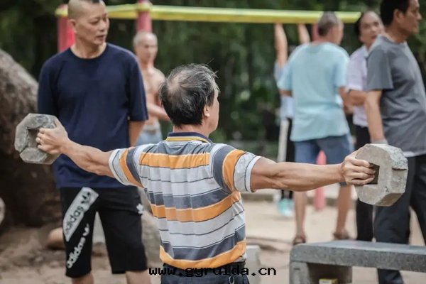 運動(dòng)傷血(xuè)管(guǎn)？中老(lǎo)年人(rén)需警惕的(de)運動(dòng)誤區(qū)與(yǔ)血(xuè)管(guǎn)保護秘籍