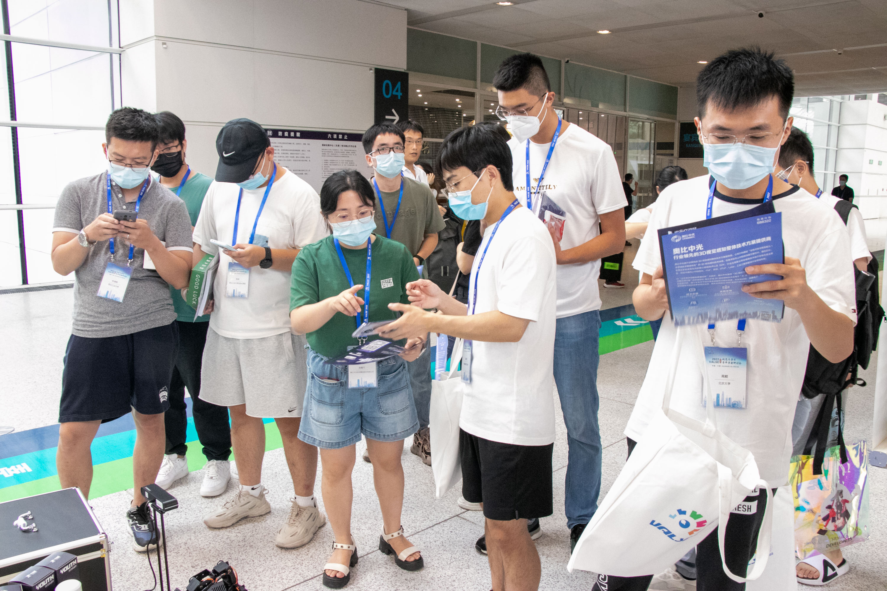 奧比中光展位吸引大批觀眾參觀。.jpg